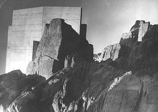 Gedenkmuseum für Verteidiger von Kaukasus-Pässen (Karatschai-Tscherkessien), Architekten: W. Davitaya, A. Chikovani // Bildhauer: G. Kaladse // 1963–1968