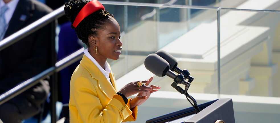 Poet Amanda Gorman at the inauguration of US President Joe Biden in 2021. Under pressure from activists, the Dutch translator Marieke Lucas Rijnveld resigned from the translation assignment for Gorman’s new volume of poetry.