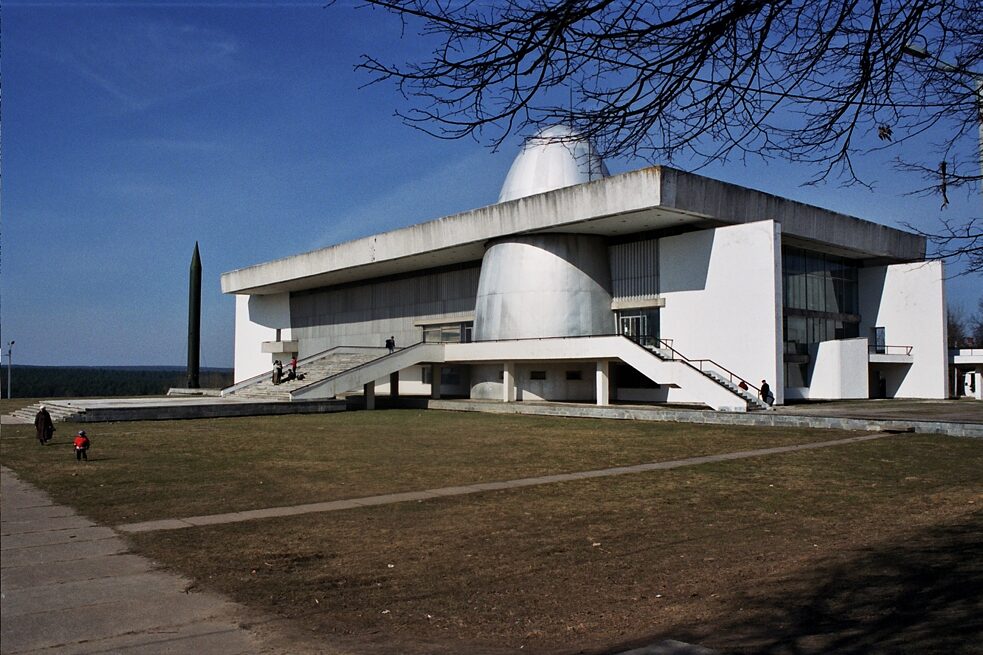 Staatliches Ziolkowski-Museum der Raumfahrtgeschichte (Kaluga), Architekt*innen: B. Barchin, E. Kirejew, N. Orlowa, W. Strogiy, K. Fomin // 1971