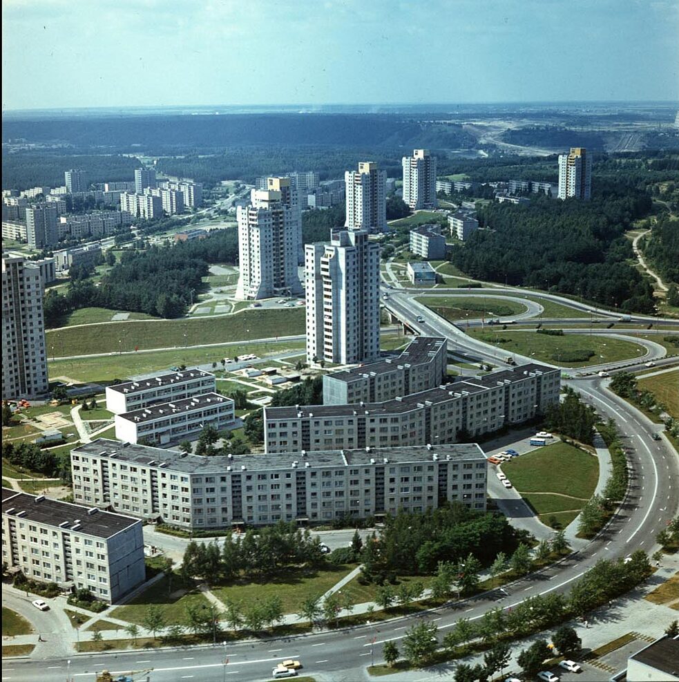 Lazdynai Experimental Microregion (Vilnius), architects: V. Bredikis, V. Cekanauskas et al. // 1966