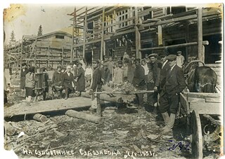 Construction of standard wooden houses in the Shipyard Settlement, Zakamsk, Perm Krai // 1931