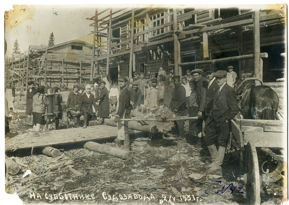 Bau von typisierten Holzhäusern in der Siedlung Sudosawod (Sakamsk, Region Perm) // 1931