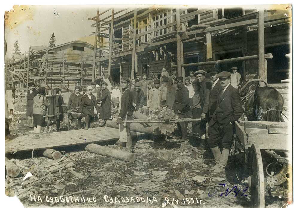 Bau von typisierten Holzhäusern in der Siedlung Sudosawod (Sakamsk, Region Perm) // 1931