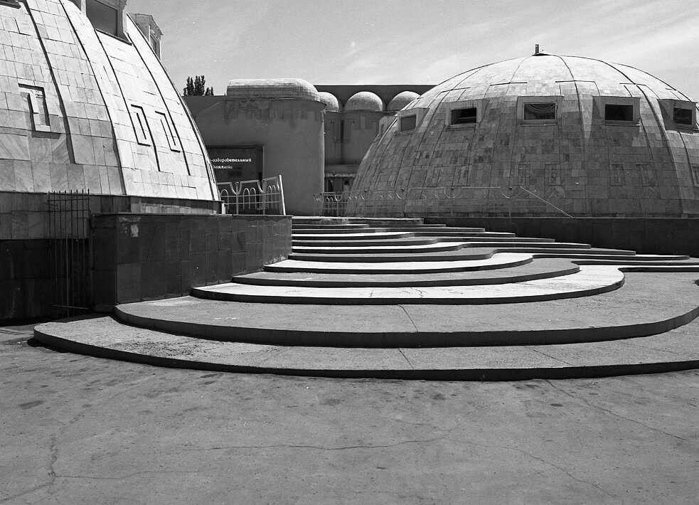 Badehaus (Frunse), Architekten: A. Sogonow, Sch. Nasipkulow, S. Beljanchikow // 1984