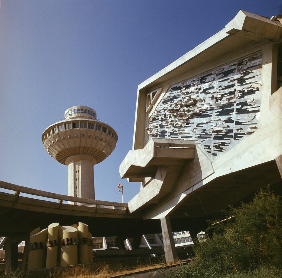Аэропорт «Звартноц» (Ереван), архитекторы: Л. Черкезян, С. Хачикян, Ж. Шехлян, А. Тарханян // 1975-1980