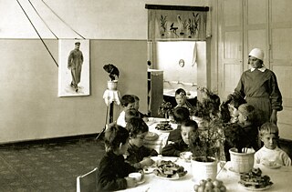 Speisesaal im Kindergarten (Nowokusnezk) nach einem Typenprojekt von Margarete Schütte- Lihotzky // 1936