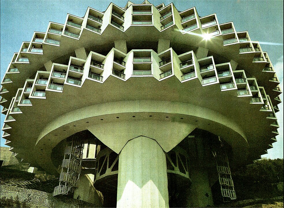 Sanatorium Druschba (Jalta), Architekten: I. Wassilewski, J. Stefanchuk, W. Diwnow, L. Keßler // 1985