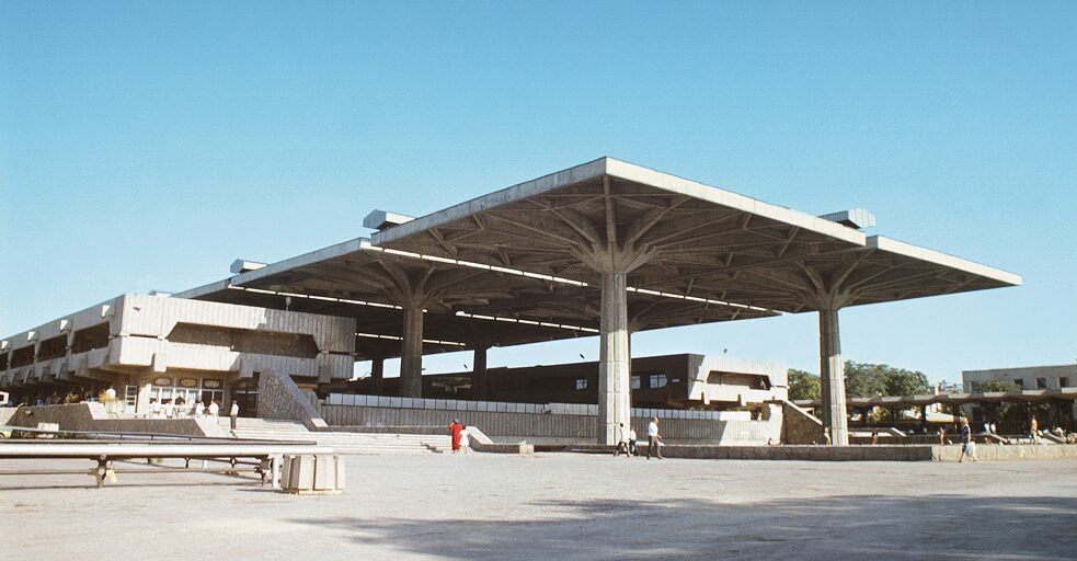Einkaufszentrum Gulistan / Russischer Basar (Aschgabad), Architekt: W. Wyssotin, Bildhauer: K. Jarmamedow // 1965–1982