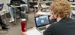 Spieler mit Spielfeld