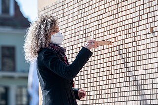 Gedenkakt zum 76. Jahrestag der Befreiung des KZ Buchenwald und Mittelbau-Dora – Die Verschwindende Wand auf dem Theaterplatz in Weimar 