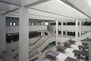 Boğaziçi Üniversitesi Genel Kütüphanesi okuma salonundan görünüş