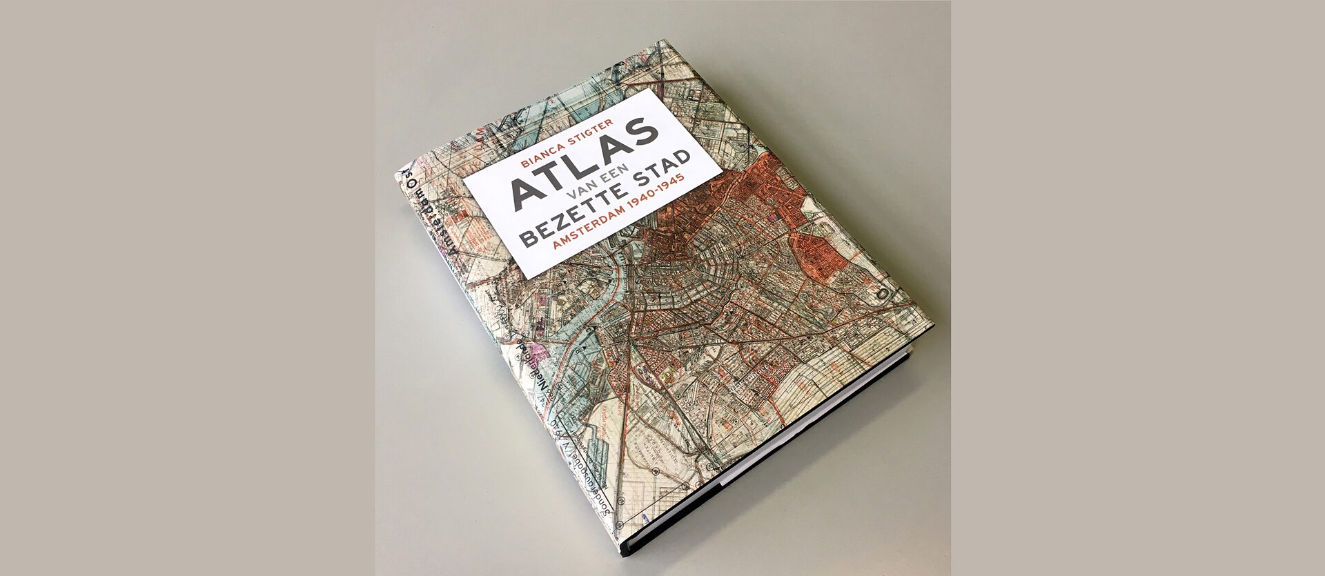 Gesprek: Atlas van een bezette stad | Auteur Bianca Stigter in gesprek