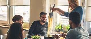 DER AUSTAUSCH ZWISCHEN ITALIENISCHER UND FRANZÖSISCHER KÜCHE