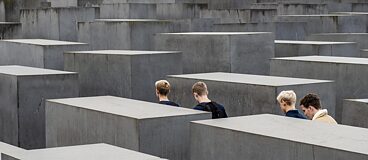 Erinnerung: Das Denkmal für die ermordeten Juden Europas – Holocaust-Mahnmal in Berlin, Deutschland