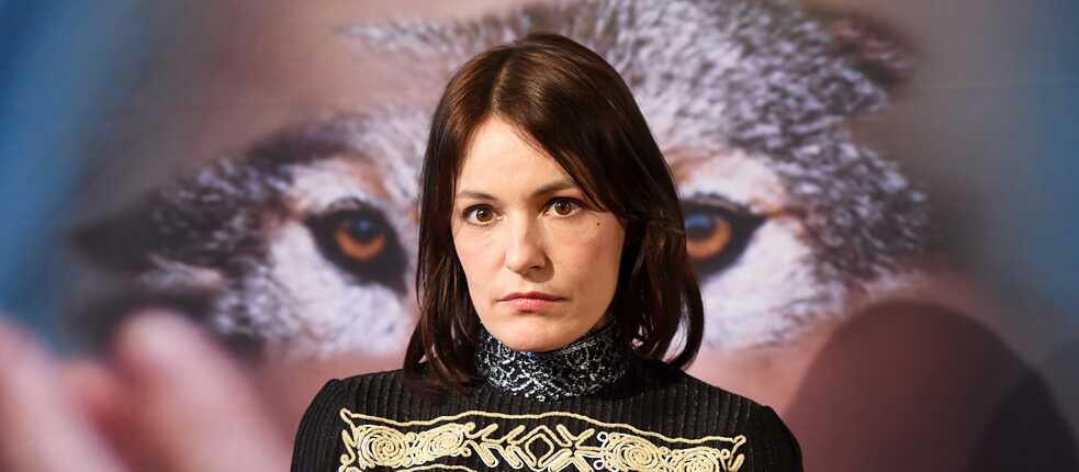 Žít jako vlk: Ve filmu Wild (Divoká) režisérky Nicolette Krebitz následuje protagonistka vlka a vrhá se do života v divočině. 