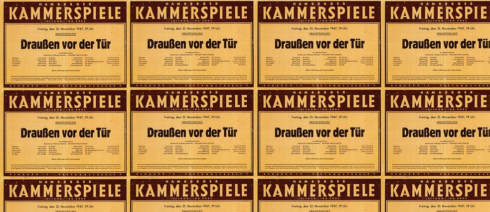 Plakáty k premiéře hry "Venku přede dveřmi" v Hamburger Kammerspiele, 1947.