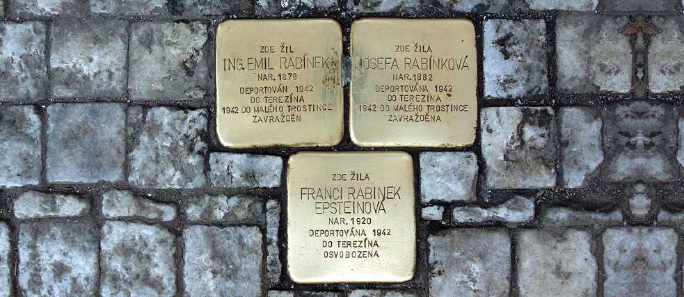 Kameny zmizelých pro rodinu Rabínkovu. Praha, Spálená ulice č. 53.