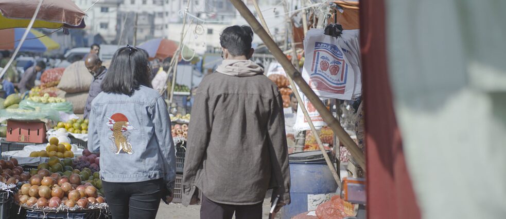 Kawran Bazaar Sameera und Sayeef erkunden den Markt