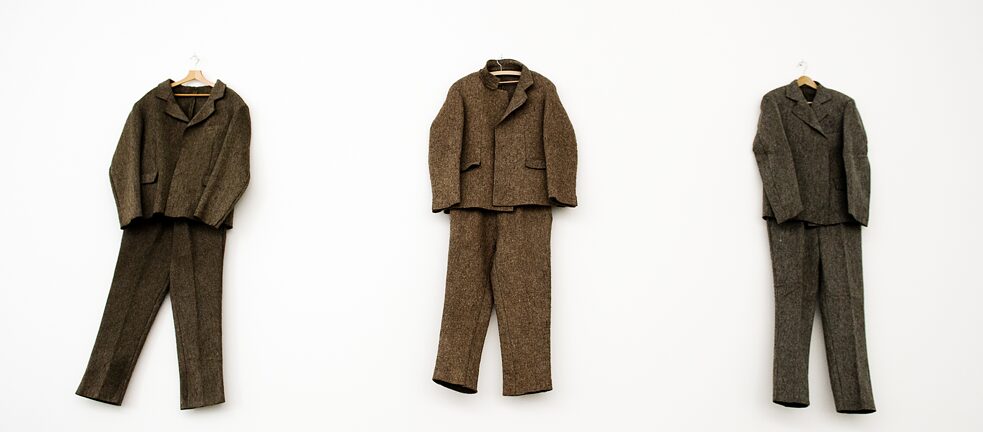 Boisa „Filca uzvalks“, radīts 1970. gadā, atrodas Minhenes Jaunajā pinakotēkā kā izstādes „Es esmu raidītājs. Jozefa Boisa pavairotie objekti)“ („Ich bin ein Sender. Multiples von Joseph Beuys“) sastāvdaļa, 2014. gads. 