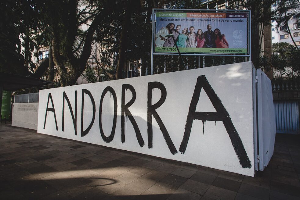 Künstlerische Intervention an der Aussenmauer des Goethe-Instituts Porto Alegre (August 2018)