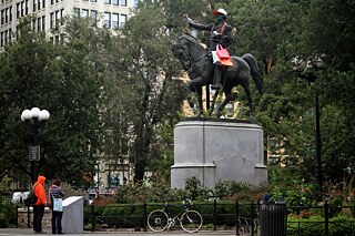 „Tourist-In-Chief“ auf dem Union Square in New York City. 