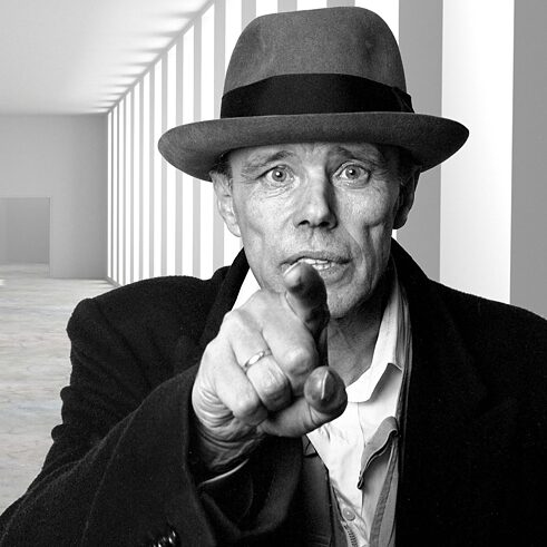„Beuys verstehen“ ist der Titel einer virtuellen Galerie der Goethe-Institute Warschau und Prag. 