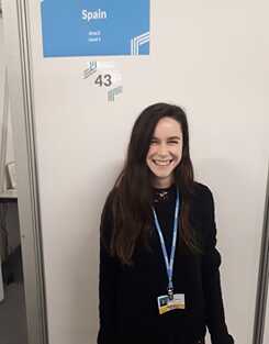 Unsere spanische Bloggerin und Aktivistin Carmen Huidobro glücklich lachend.