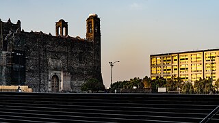 Emblematisch für Tlatelolco ist der großflächige Plaza de las Tres Culturas („Platz der Drei Kulturen“).