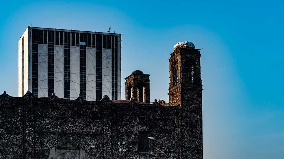 Emblematisch für Tlatelolco ist der großflächige Plaza de las Tres Culturas („Platz der Drei Kulturen“).