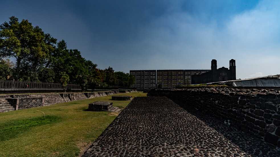 Emblematisch für Tlatelolco ist der großflächige Plaza de las Tres Culturas („Platz der Drei Kulturen“).