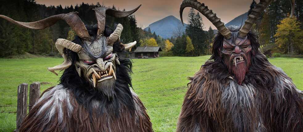 Bis heute spielen Waldgeister und -geschöpfe in einigen Regionen eine lebhafte Rolle in traditionellen Festen, wie hier der Krampus zu Nikolaus oder zottelige Waldfiguren in der süddeutschen Fastnacht. 