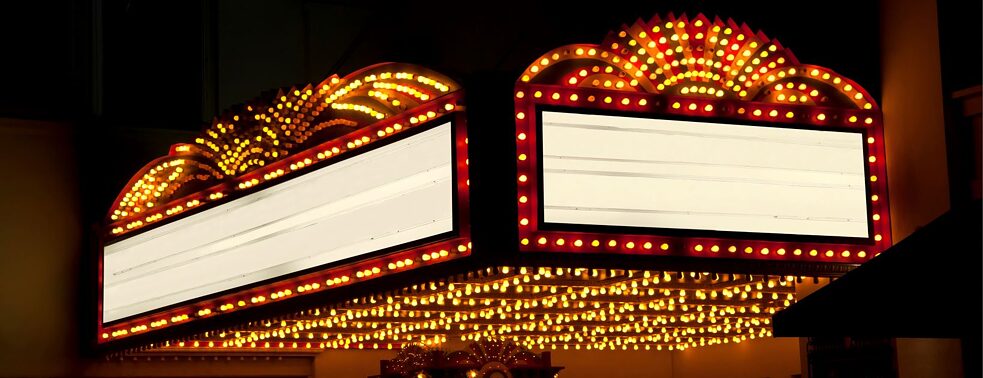 Illuminierter Theatereingang