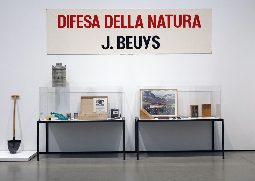 Los Angeles, USA, Downtown, 05.01.2020. The Broad ist ein privates Museum für zeitgenössische Kunst an der Grand Avenue. Es umfasst die private Sammlung zeitgenössischer Kunst des Kunstmäzens Eli Broad. Der deutsche Künstler Joseph Beuys ist mit zahlreichen Werken vertreten. 