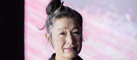 Hito Steyerl in der Kunstsammlung K21 in Düsseldorf, die der Medienkünstlerin und Autorin 2020 eine Ausstellung unter dem Titel „I will survive“ widmete. 