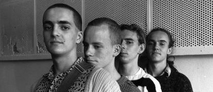 Photo des quatre membres du groupe de jeunes musiciens