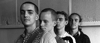 Foto der vier Mitglieder der Jugendband