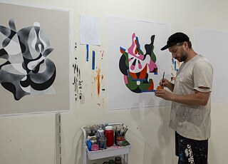 Street artist James Reka at work 