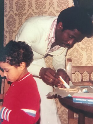 decolonial – Photo from the 1970s: At the end of the 1970s communication between the author and her father didn’t always go smoothly. Today they’re enjoying their long-distance connection.