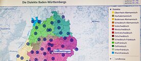 Eine Karte veranschaulicht die verschiedenen Dialekte, die es in unterschiedlichen Regionen Baden-Württembergs gibt.