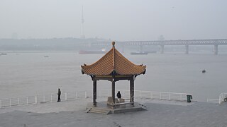 A River Runs, Turns, Erases, Replaces von Shengze Zhu 