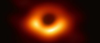 Die weltweit erste direkte Aufnahme eines schwarzen Lochs.