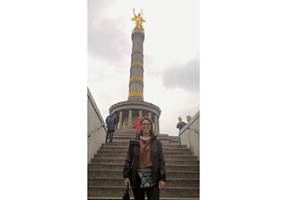 Marlene Gildemeister in front of the Siegessäule (Victory Column) in Berlin