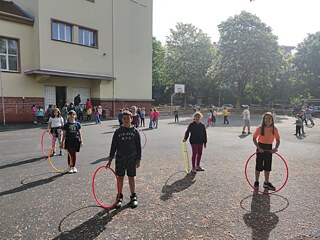 Alle auf Position (Kommando: "Zick-Zack!") 