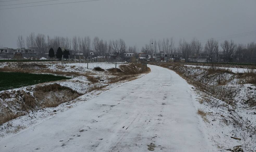 Schneebedeckter Weg in Nanyang