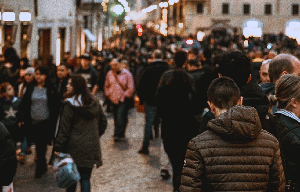 Jene, die ihre Zukunft in Deutschland sehen, wollen sich als ein Teil der deutschen Gesellschaft fühlen. 