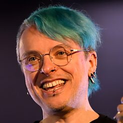 Александр Дельфинов