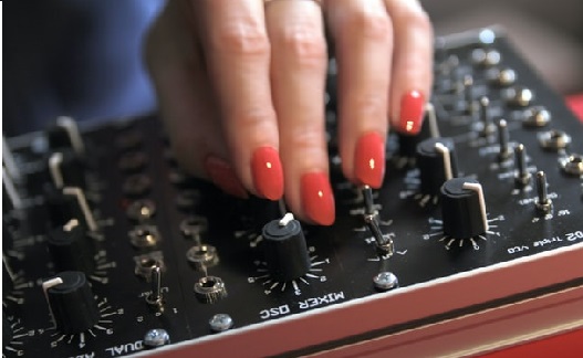 mujeres en la escena electrónica