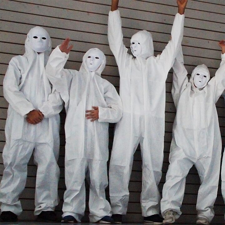 The “Cinderella in a Box” project presented at the “Politik im Freien Theater” festival by middle school students from the Mittelschule am Winthirplatz in Munich.