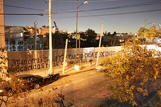 Denuncias sobre el muro de metal levantado después del plantón. Febrero de 2017