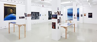 Wolfgang Tillmans: Dein Körper gehört dir. Ausstellungsfoto, Trafó Galéria, 2021